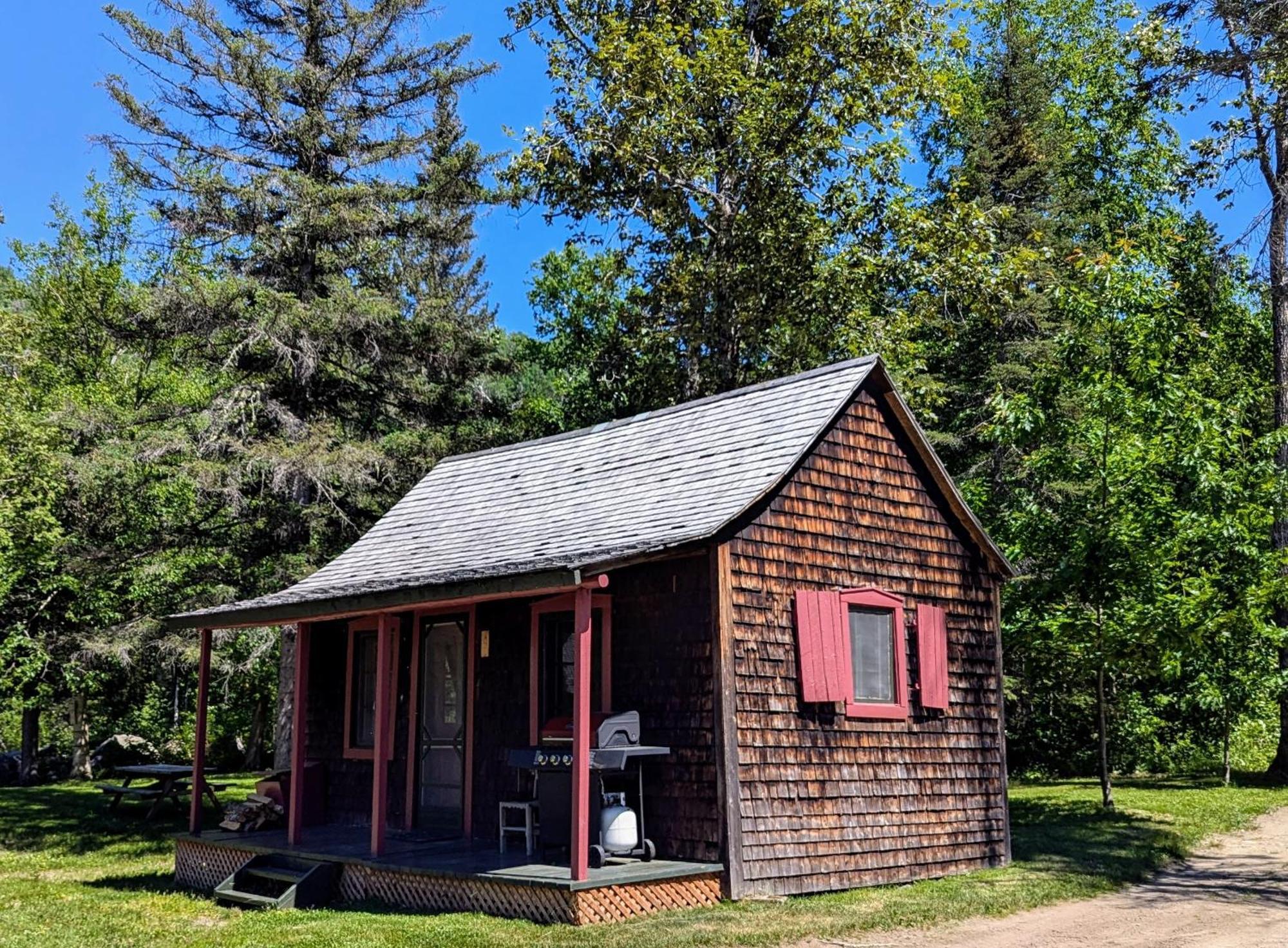 Riviere Petit Saguenay Villa Exterior photo