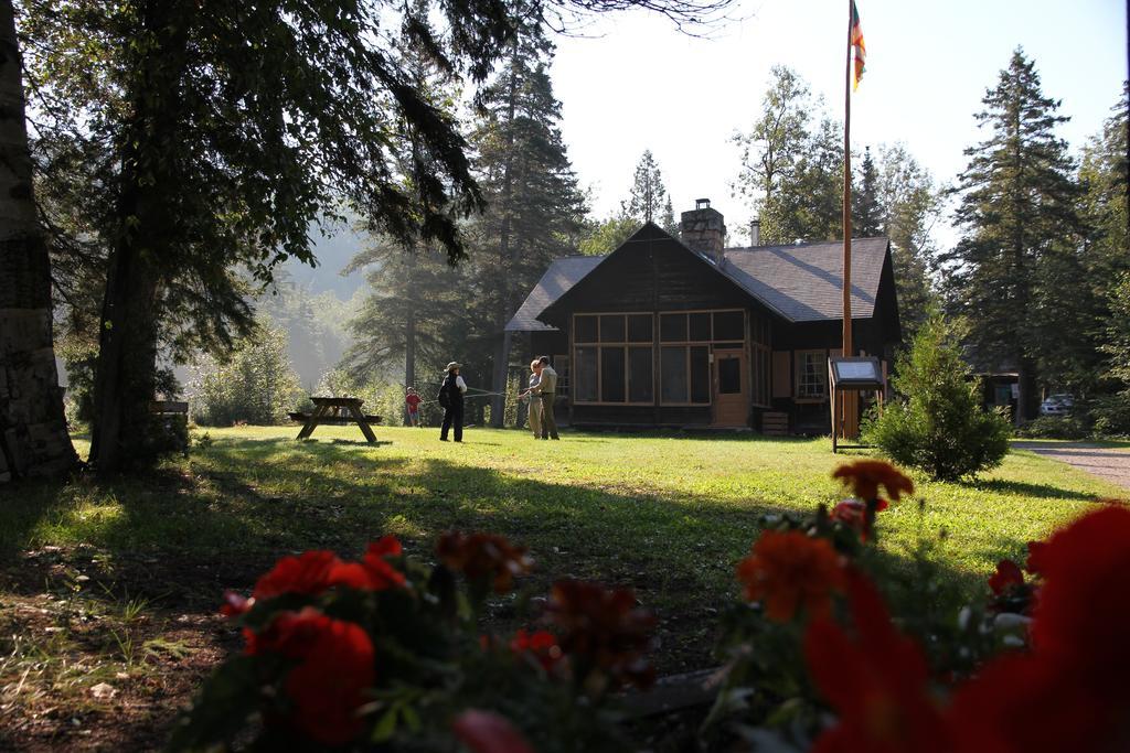 Riviere Petit Saguenay Villa Exterior photo