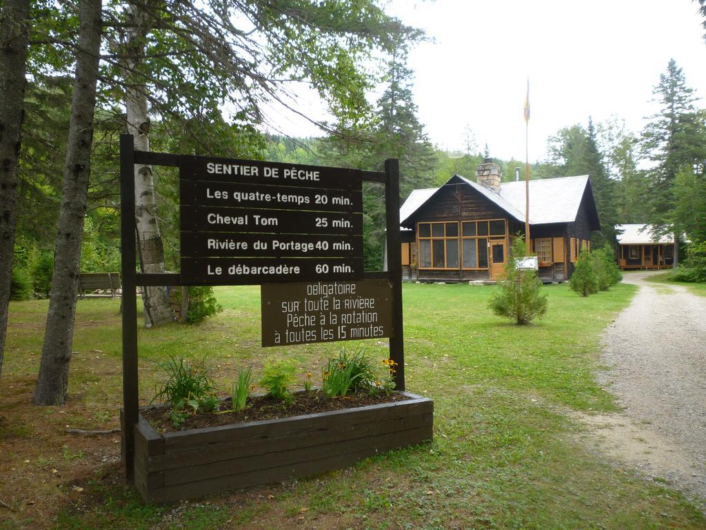 Riviere Petit Saguenay Villa Exterior photo